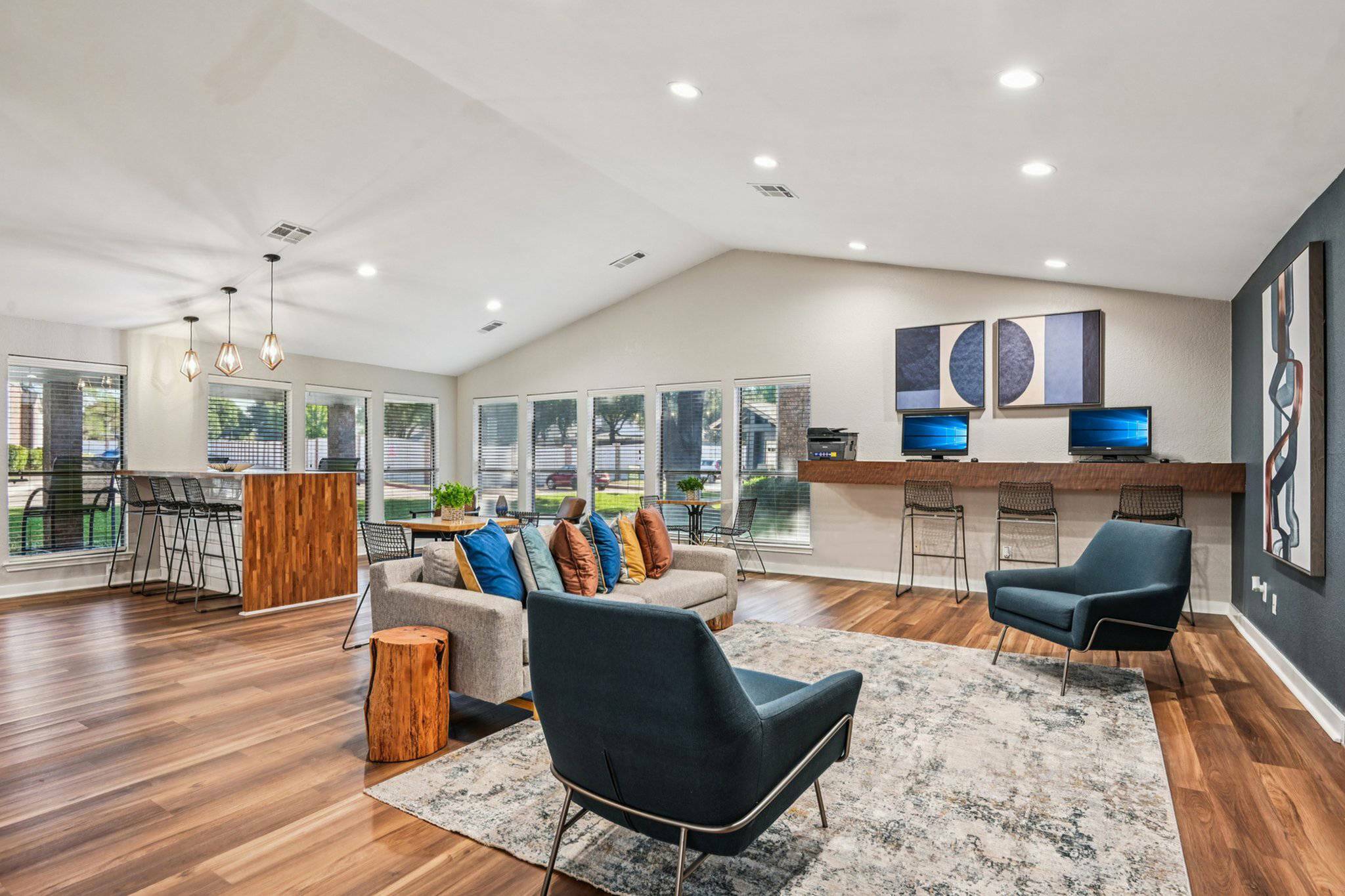 clubhouse with business center