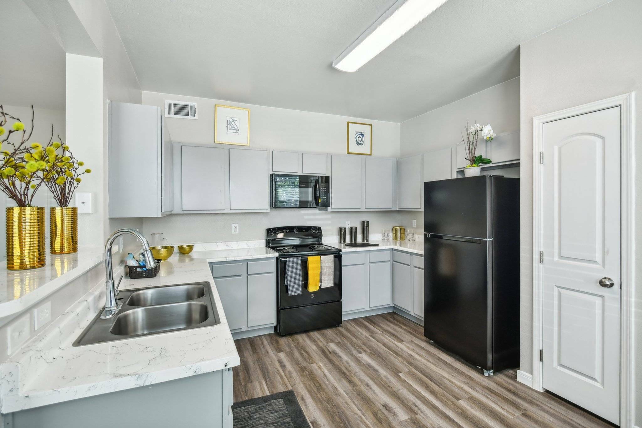 granite countertops and large kitchen