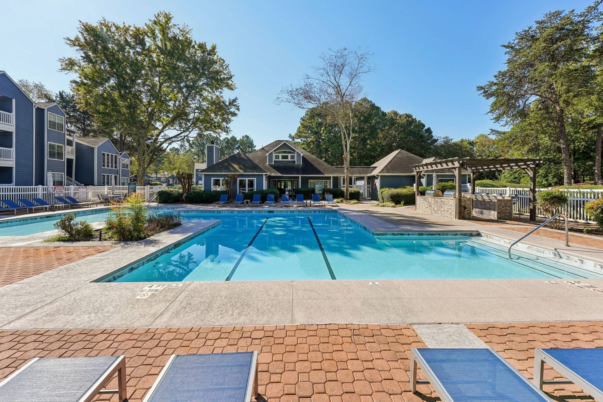 Sparkilng pool