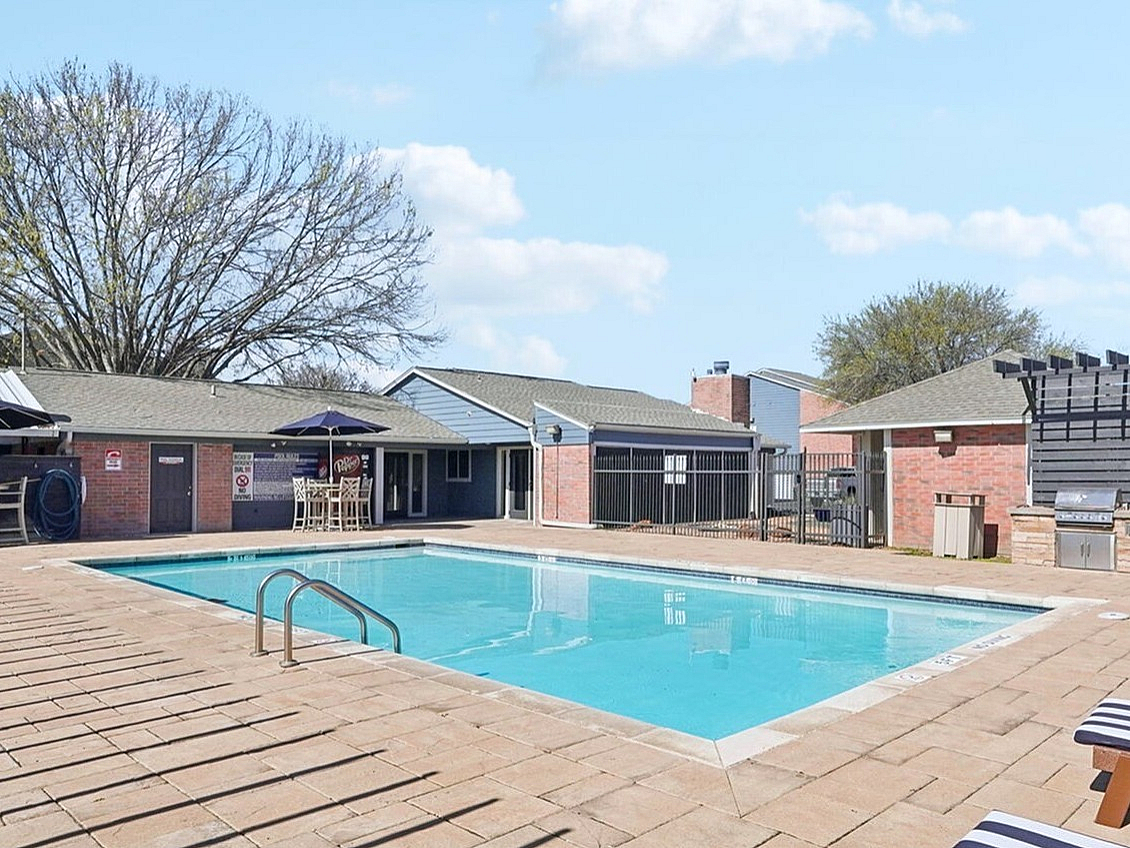 sparkiling pool