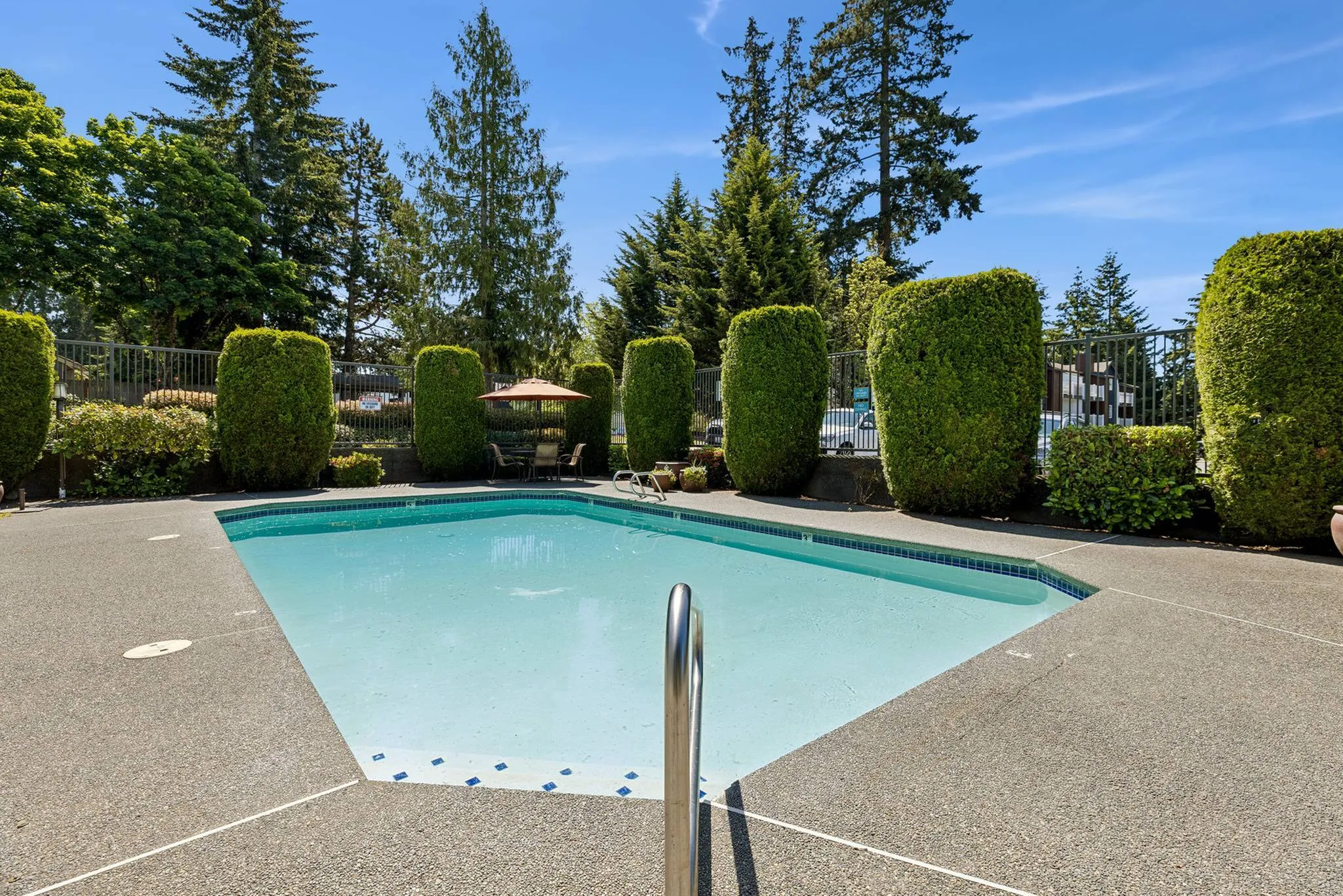 sparkiling pool