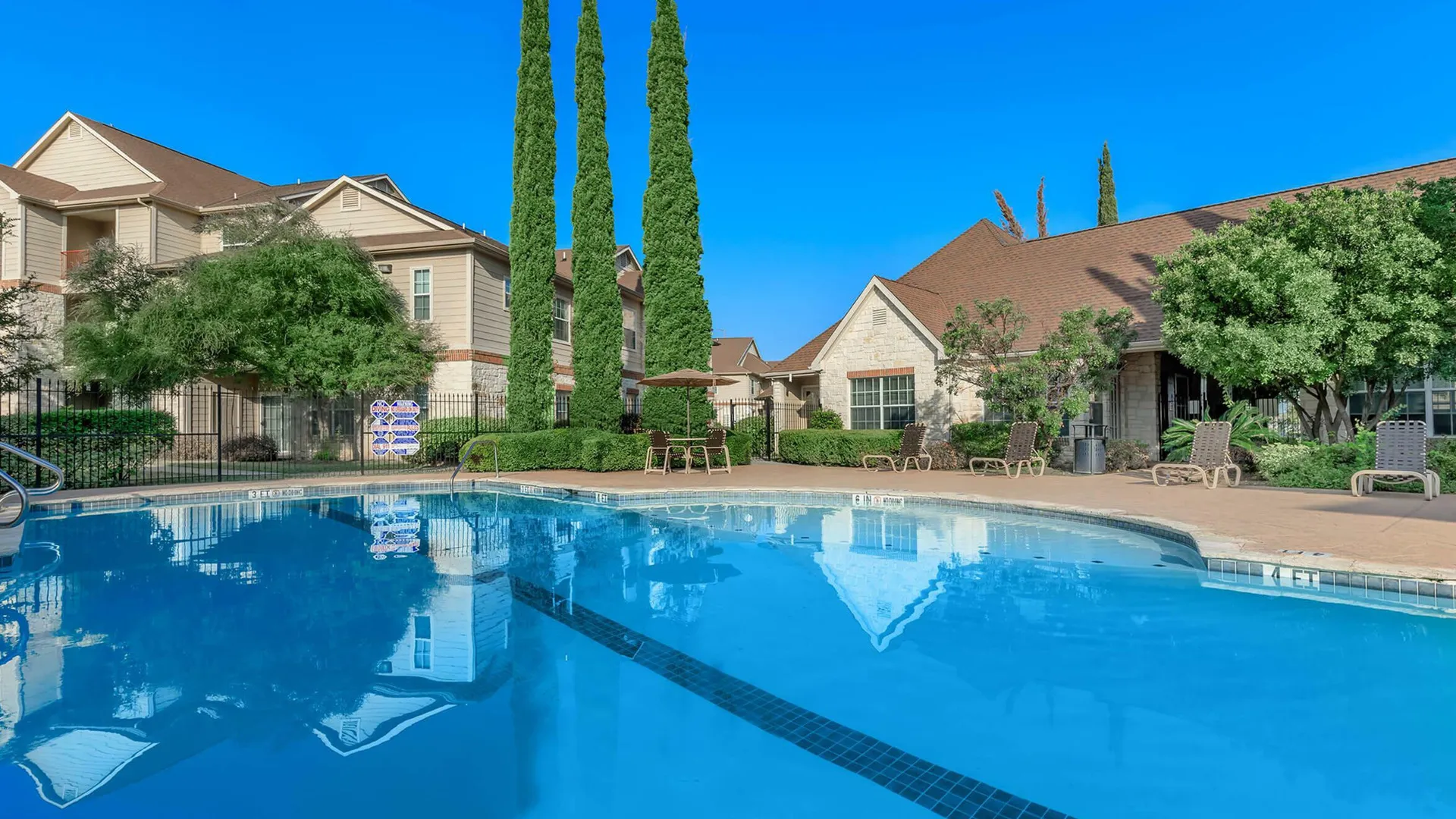 sparkiling pool