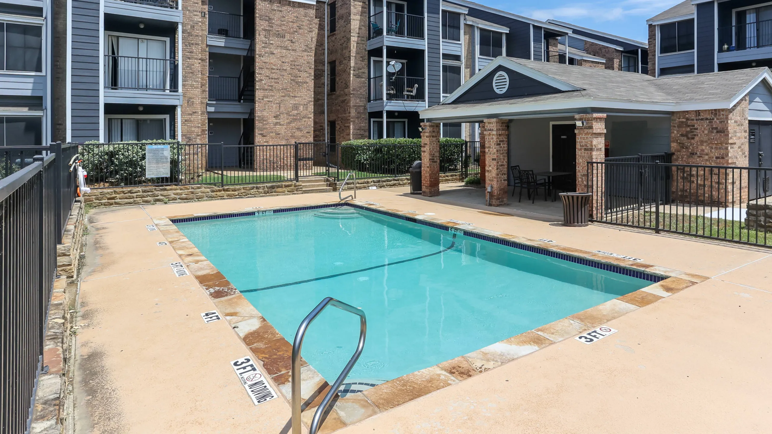 sparkilng pool