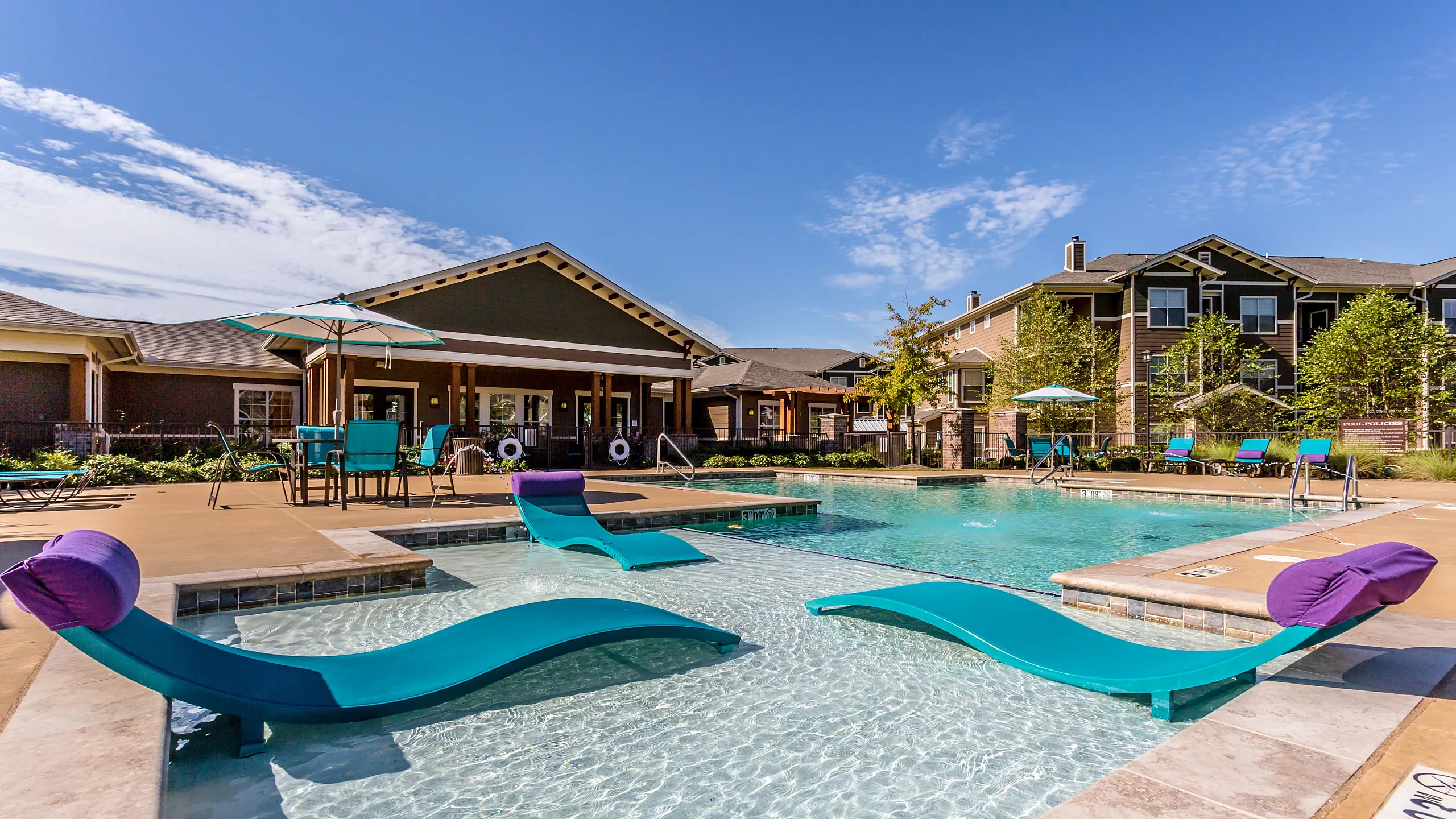 resort style lounge seating by the pool