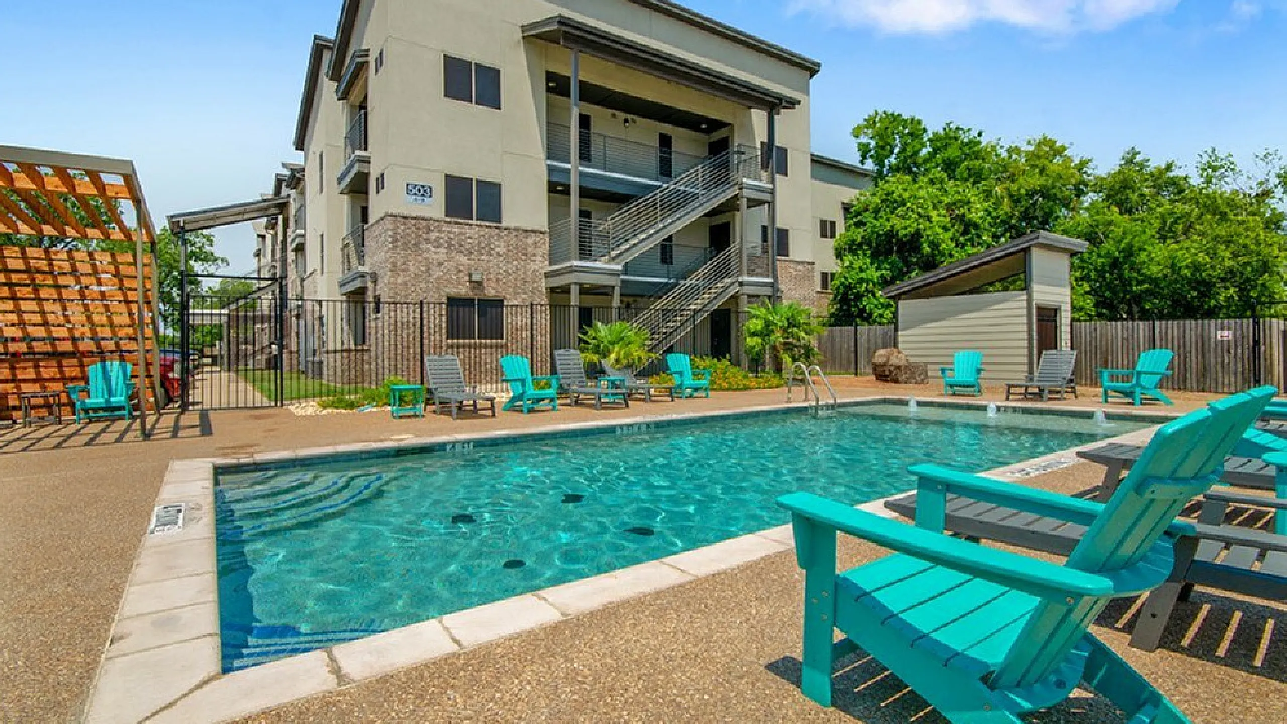 sparkilng pool and lounge chair seating