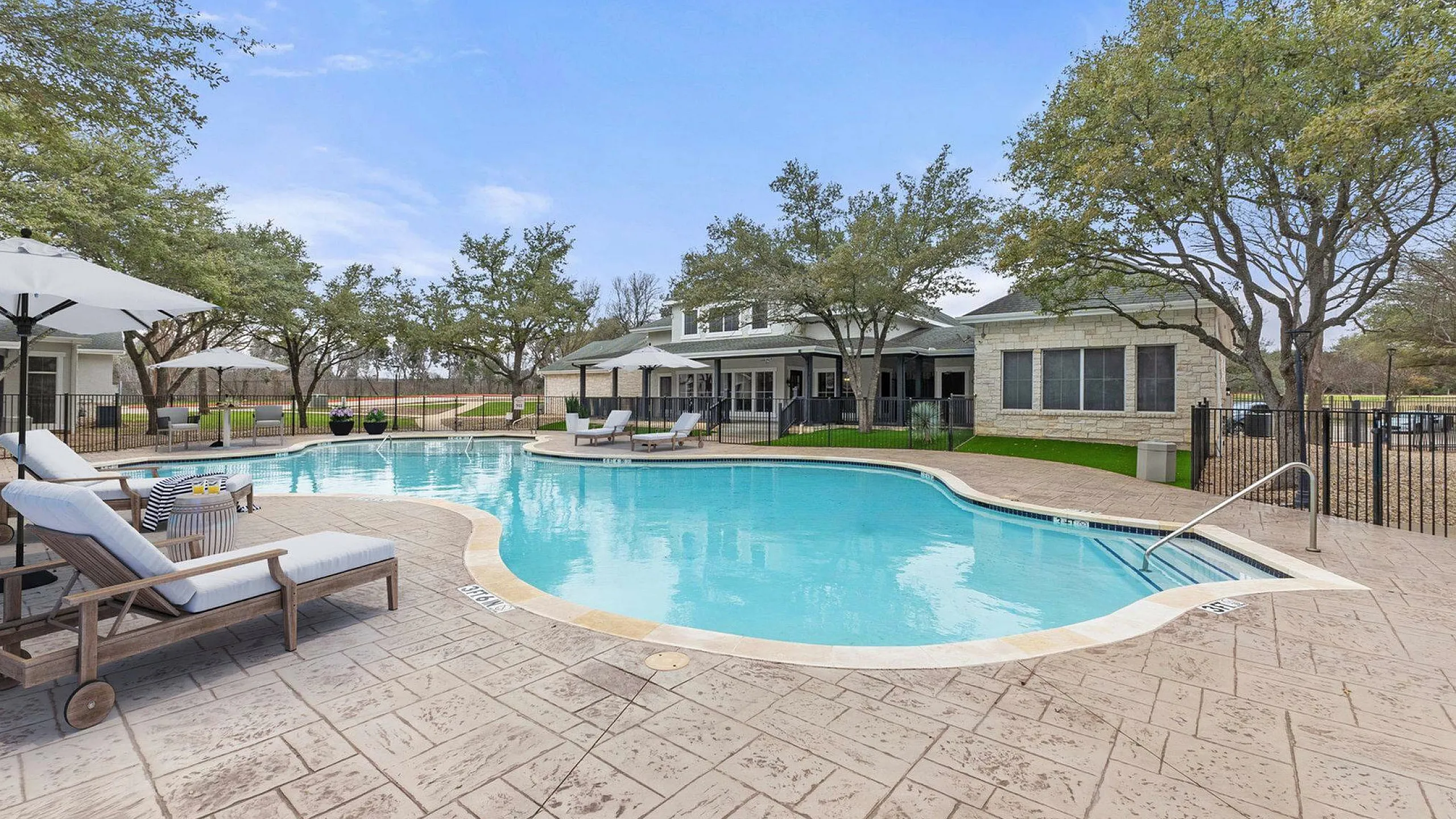 Sparking pool