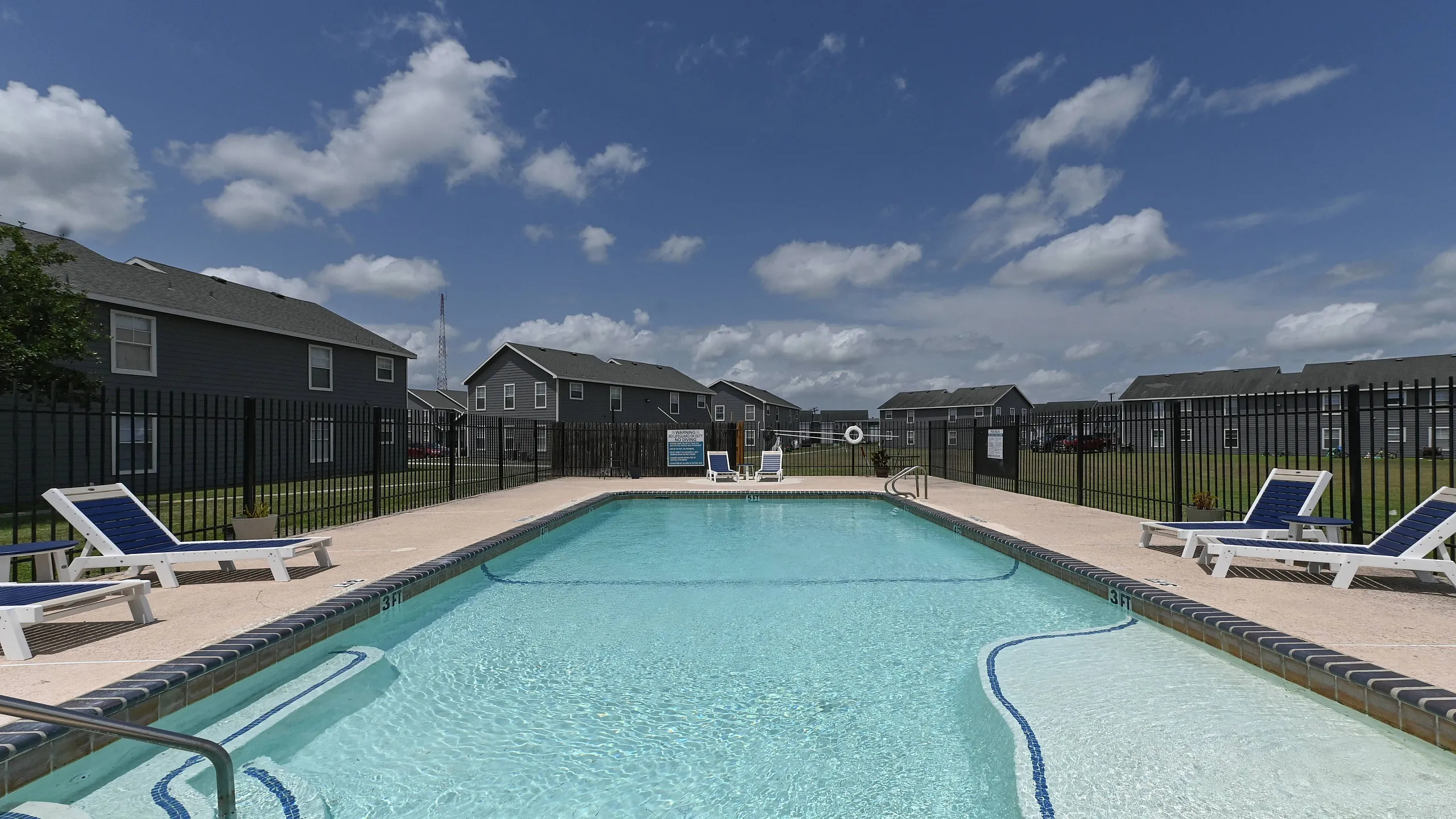 sparkilng pool