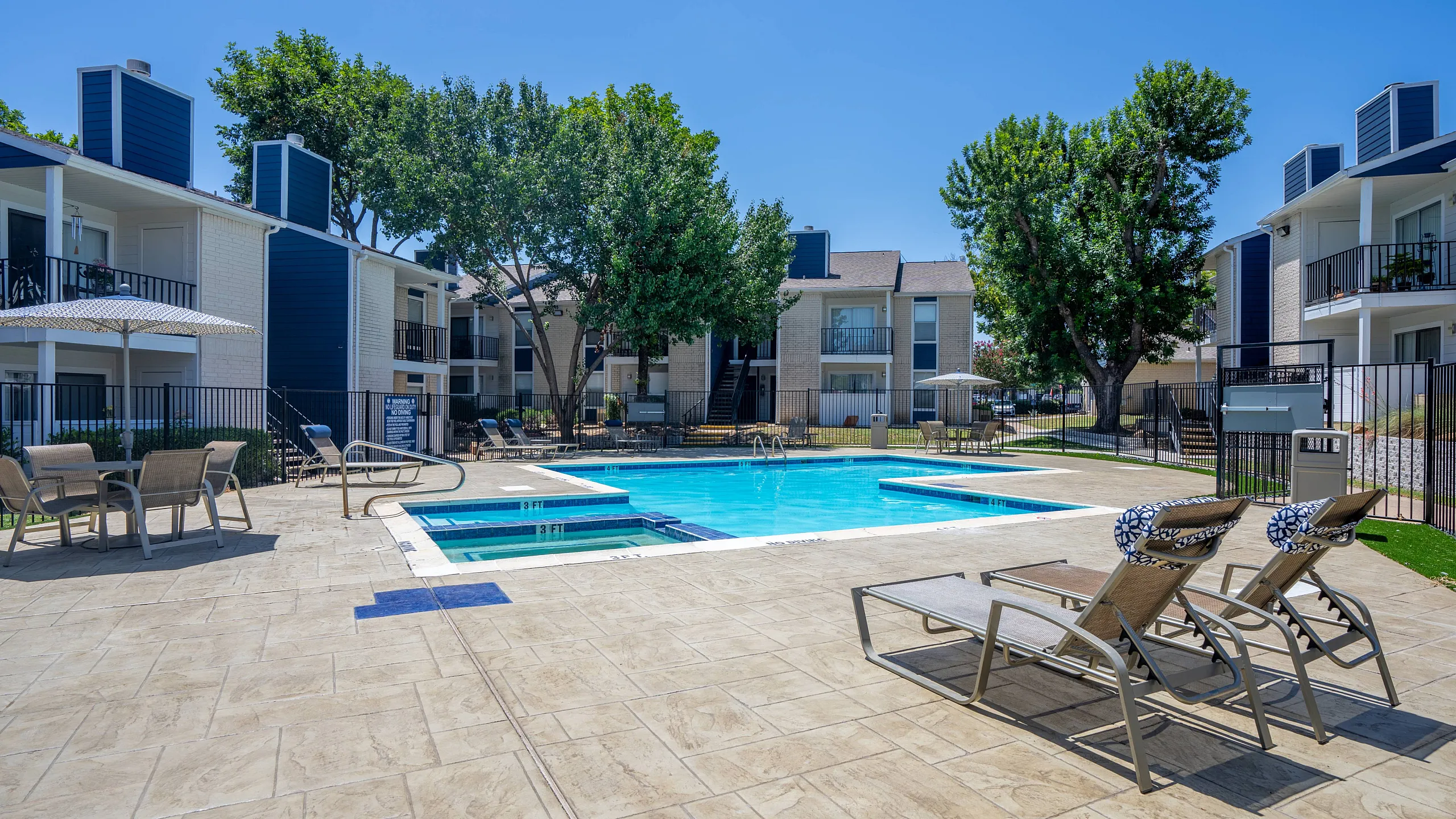 sparkiling pool