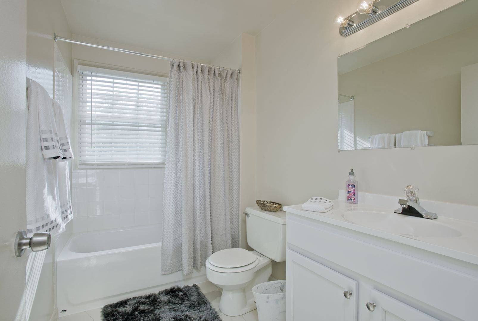 View Photos Ruxton Landing