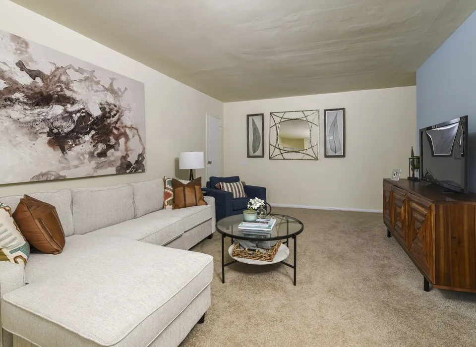 2 Bedrooms / 1 Bath 2 Bed Apartment Amity Garden