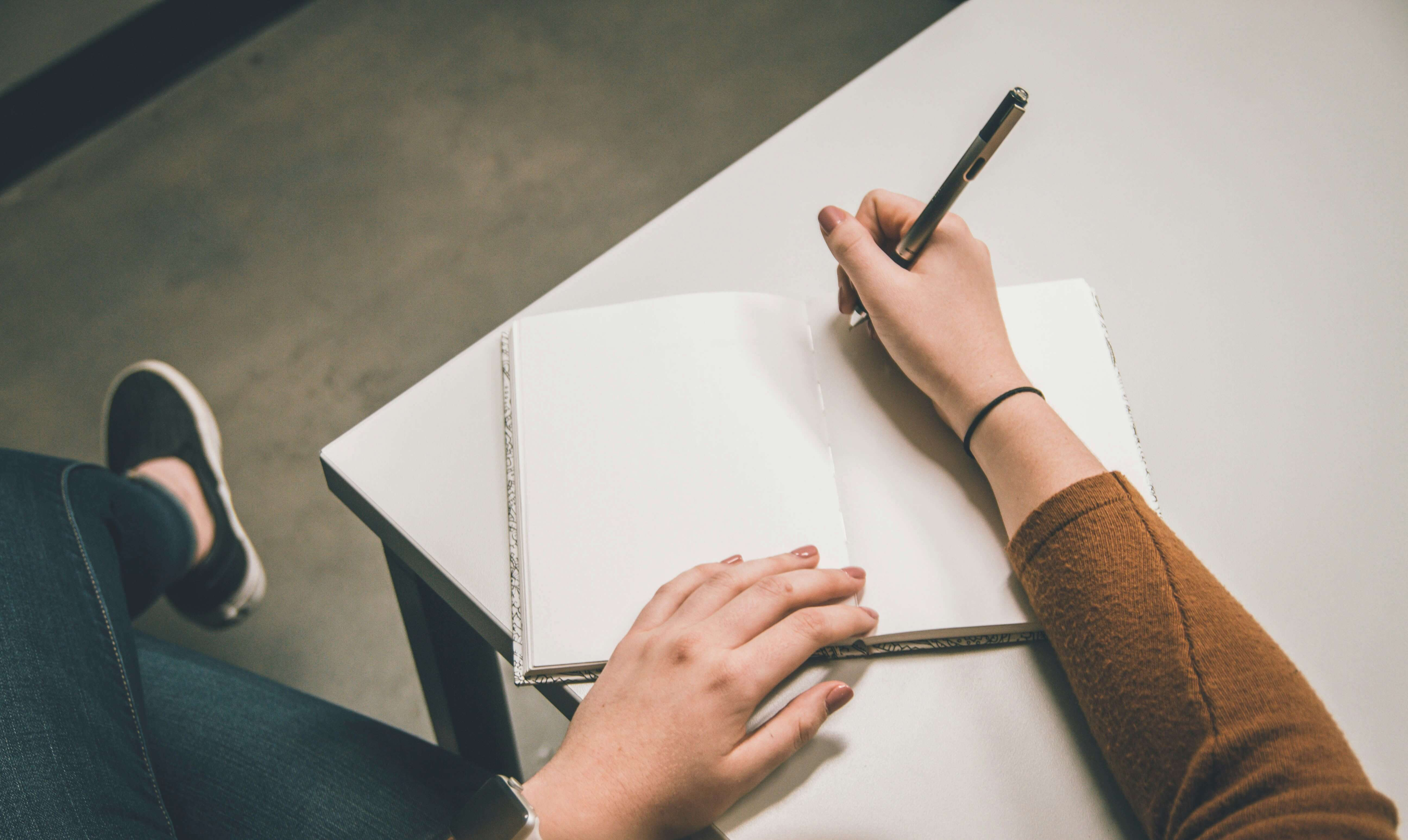 4 Challenges Students Face When Writing Papers & How to Overcome Them-image