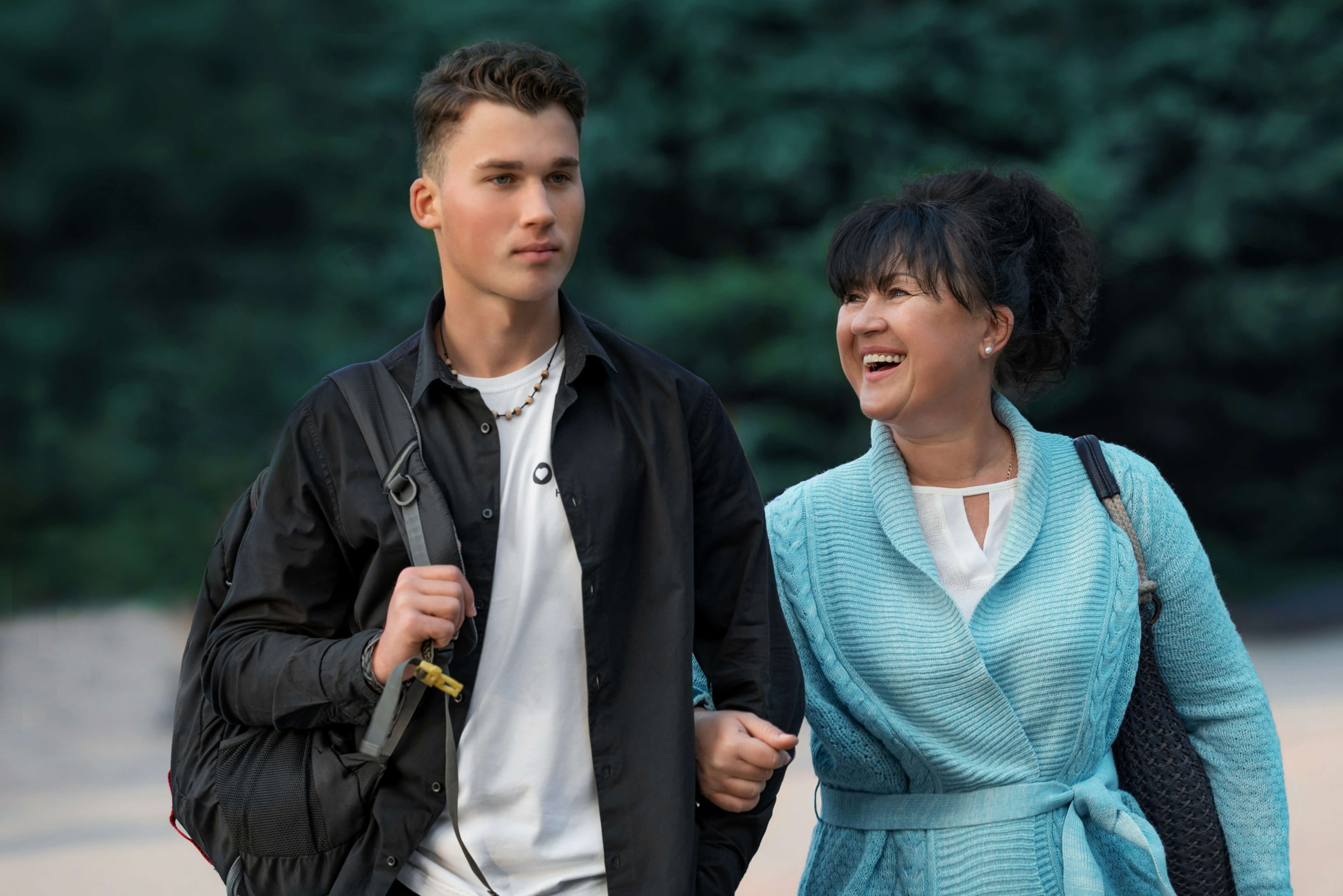 Ways to Keep a Strong Relationship with Family in College-image