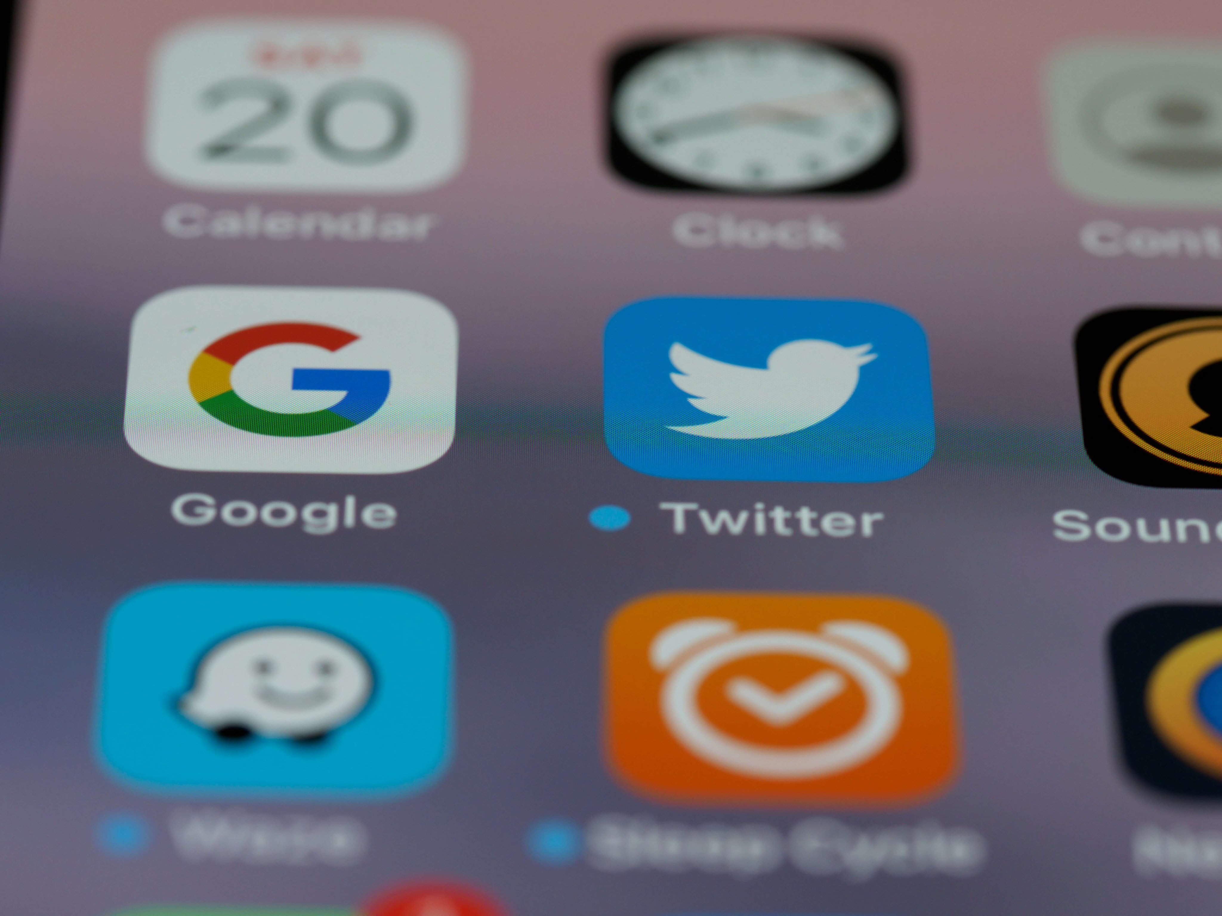 A Guide to Smart Social Media Use for Students-image