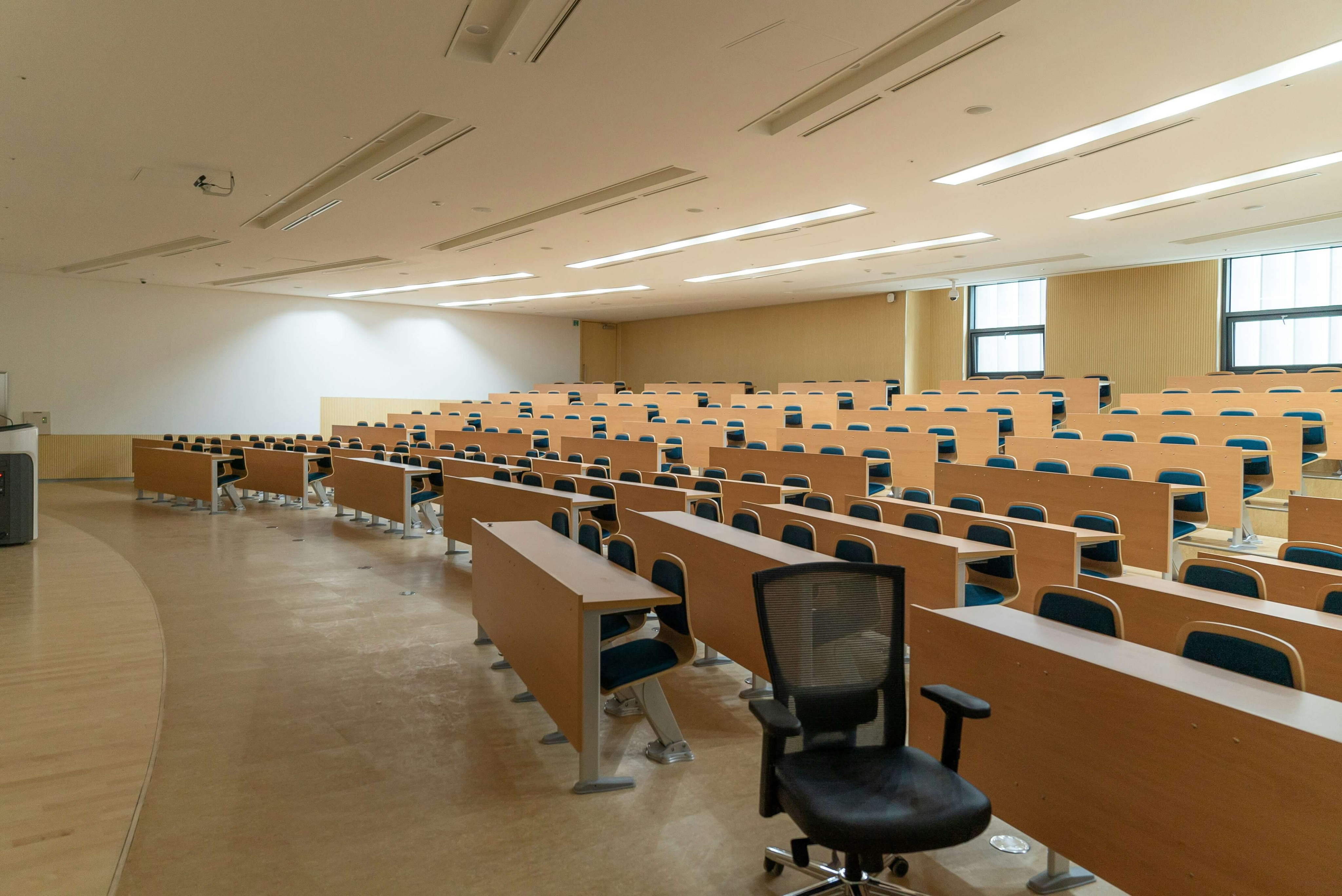 Should You Be a Full- or Part-Time Student?-image