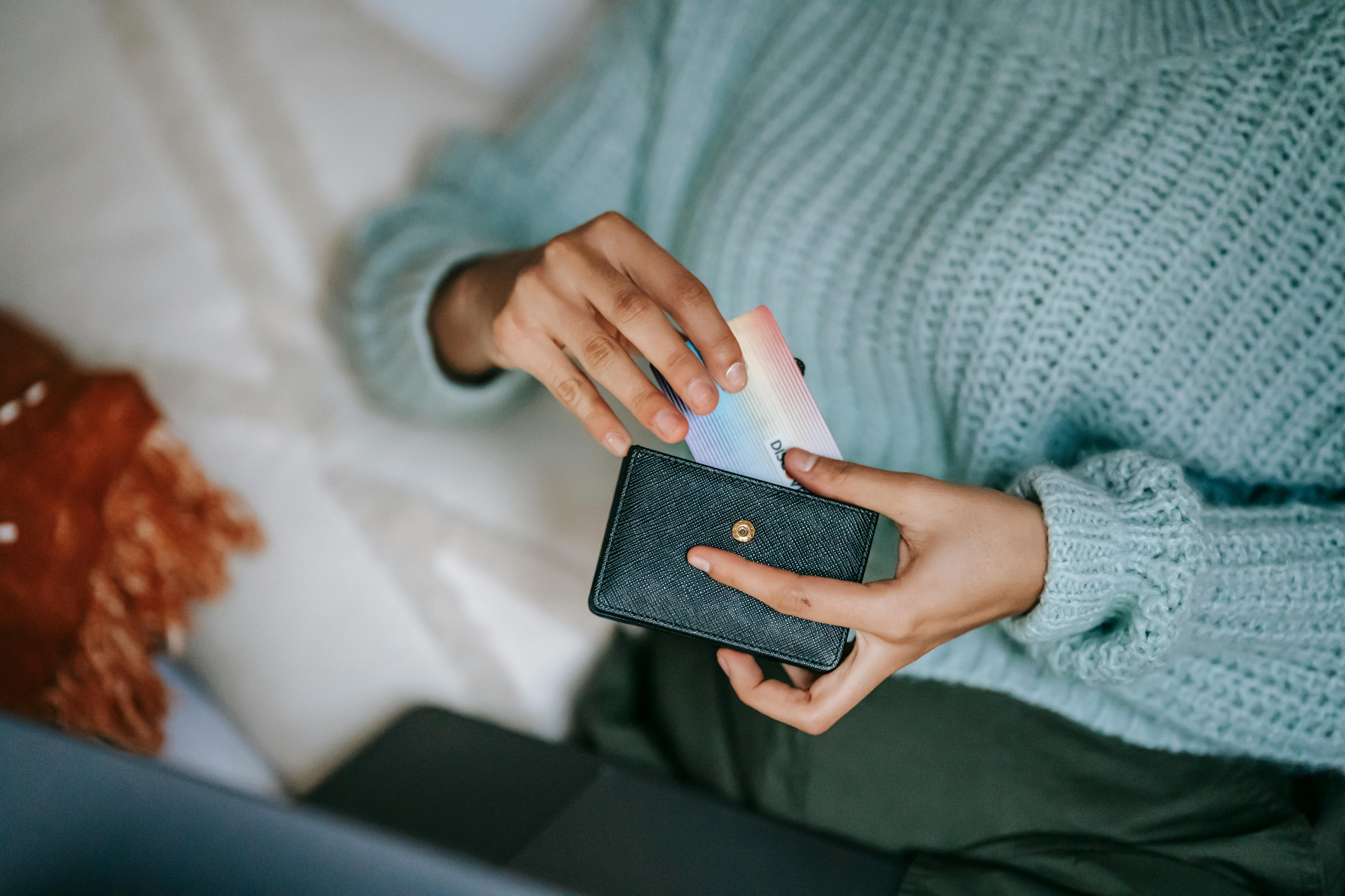 5 Tips for Using Student Discounts to Save Money-image