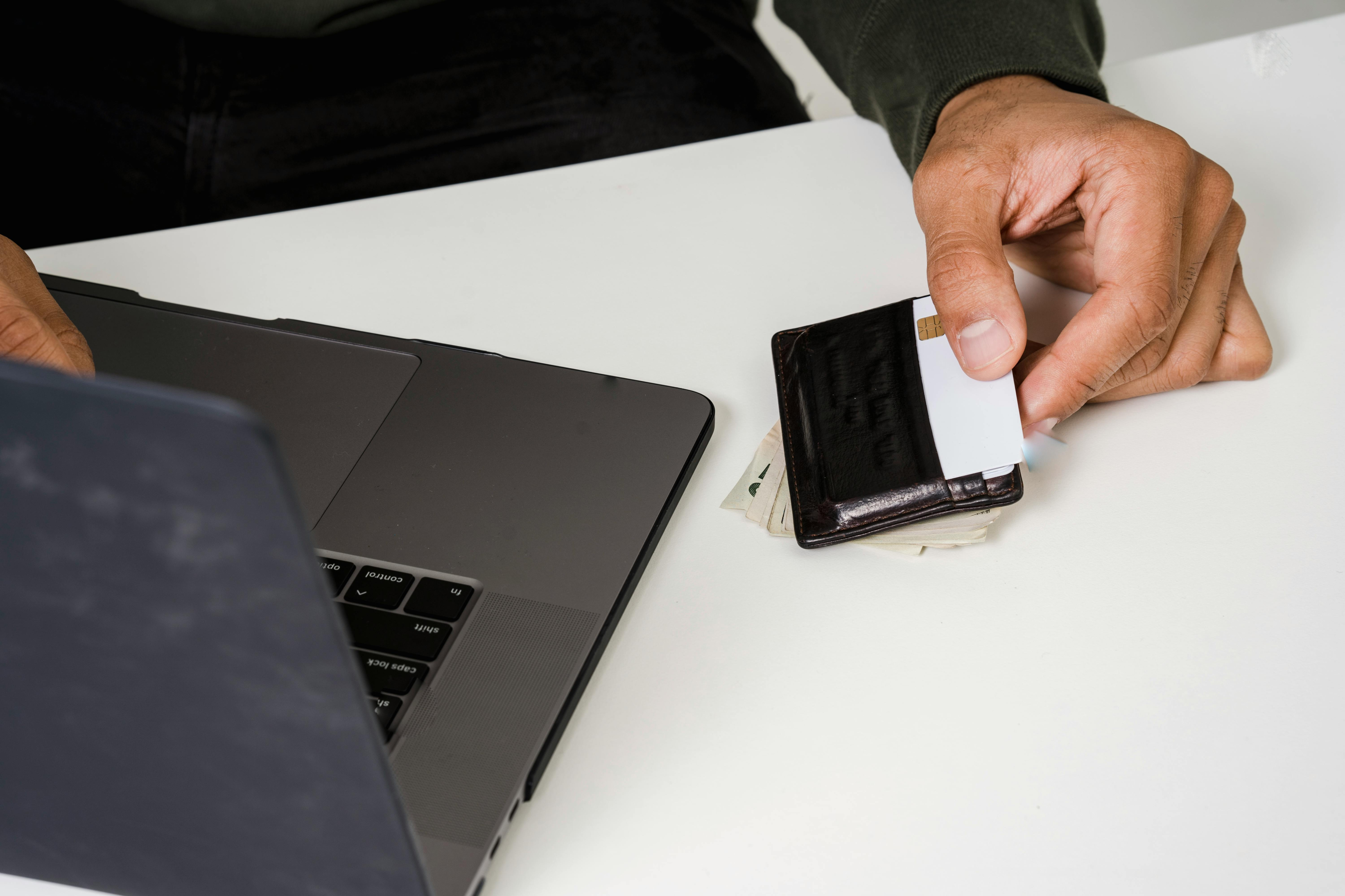 9 Ways to Save Money as a Student-image