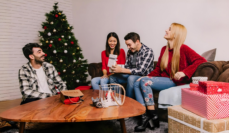 Top student apartment decor gifts to add to your holiday wish list-image