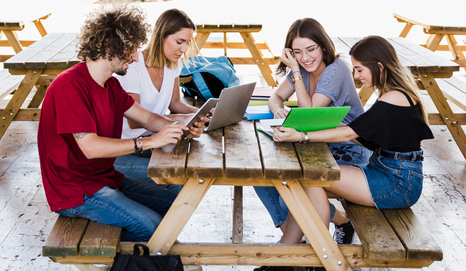 Strategies for balancing academics and social life at University-image