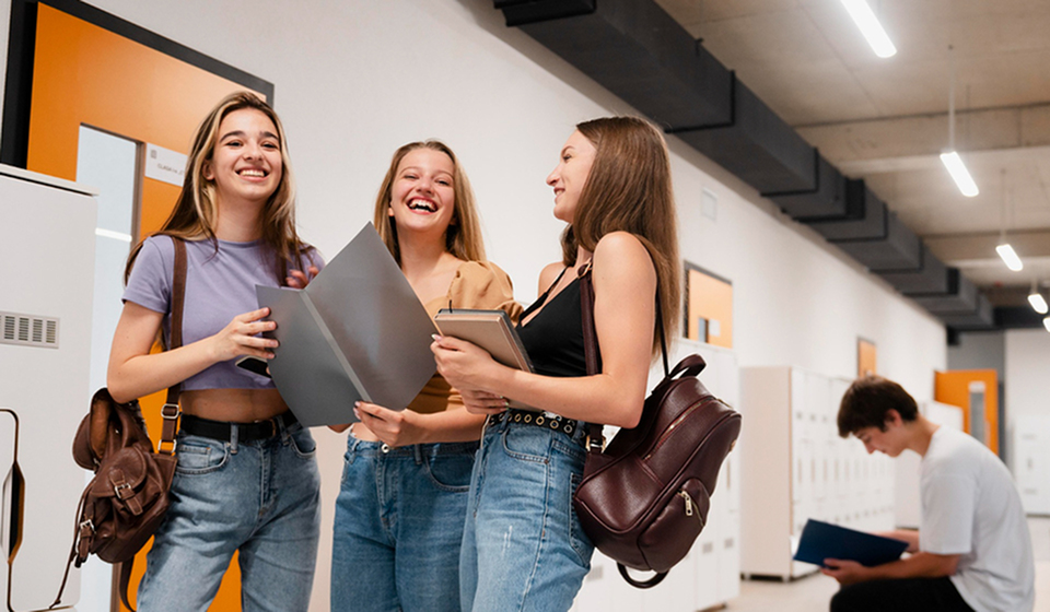 Essential questions to ask at a university fair for the best insights-image