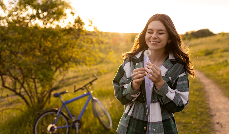 Tips to limit screen time and stay healthy during university life-image