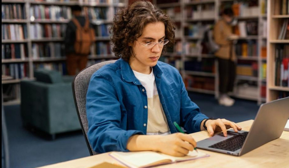 AI and university essays: A guide to responsible use for students-image