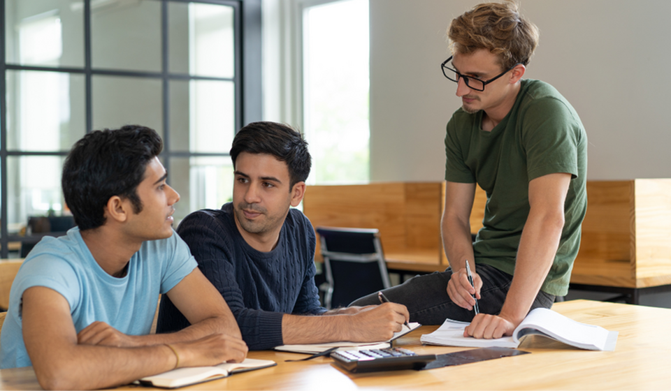 How to save on university textbooks and still study comfortably-image
