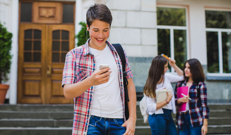 5 ways to limit screen time at university without going off-grid-image