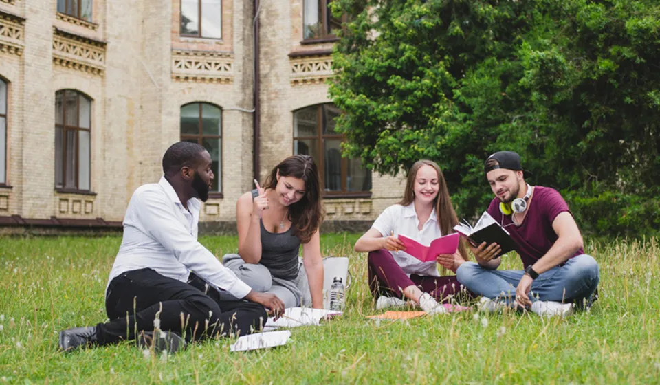Key experiences students get while studying at the University of Ottawa-image