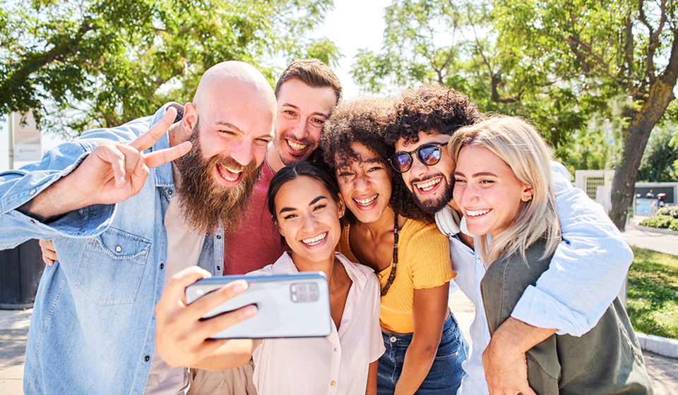 Tips for meeting new people and making friends on campus-image
