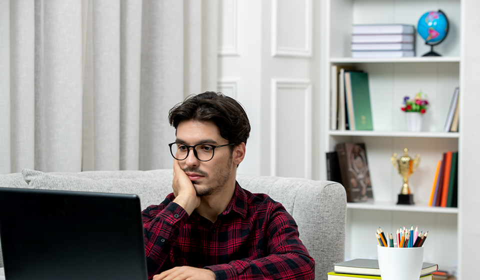 Why students should focus on learning instead of writing services-image