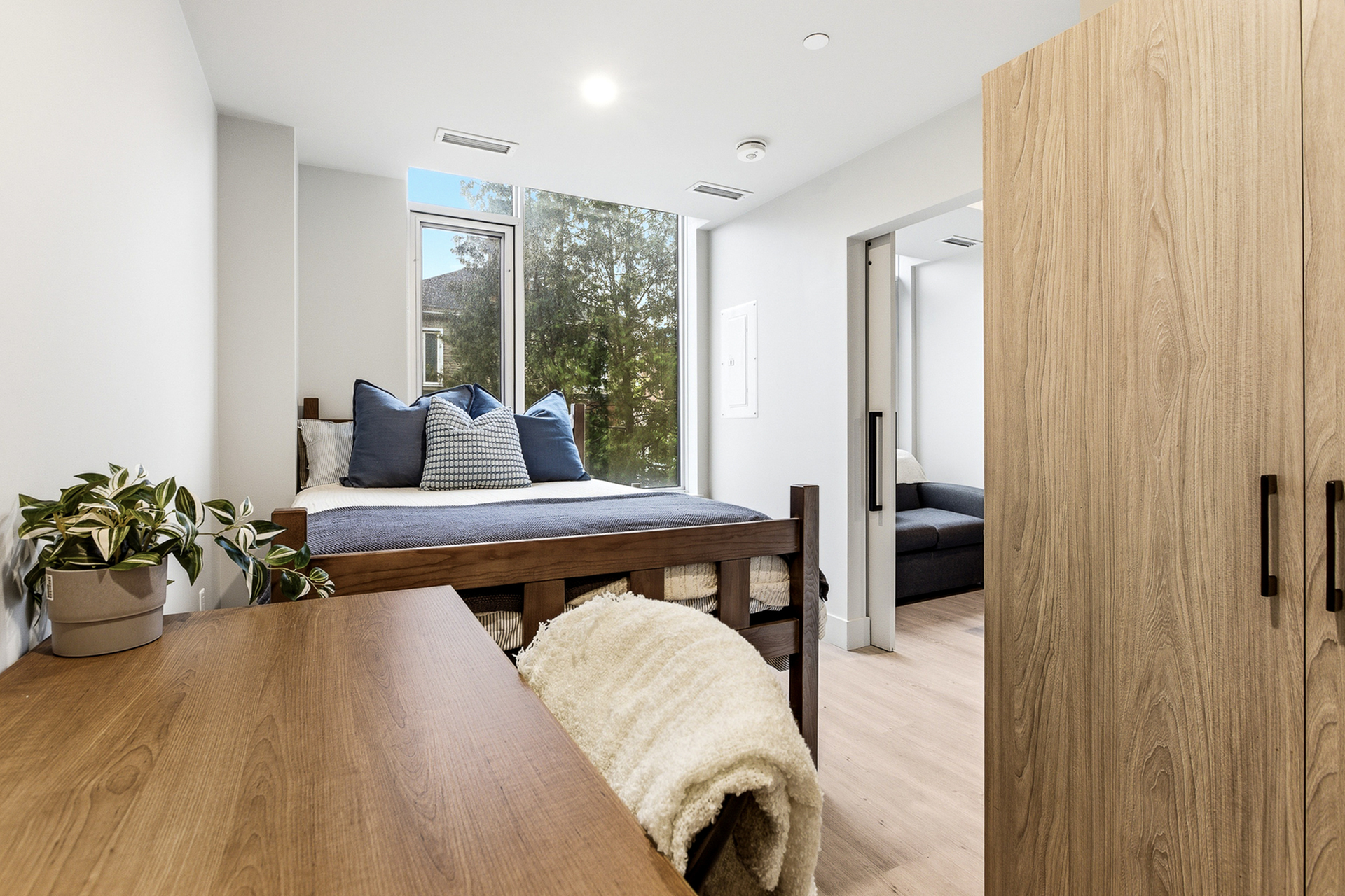 student fully-furnished bedroom