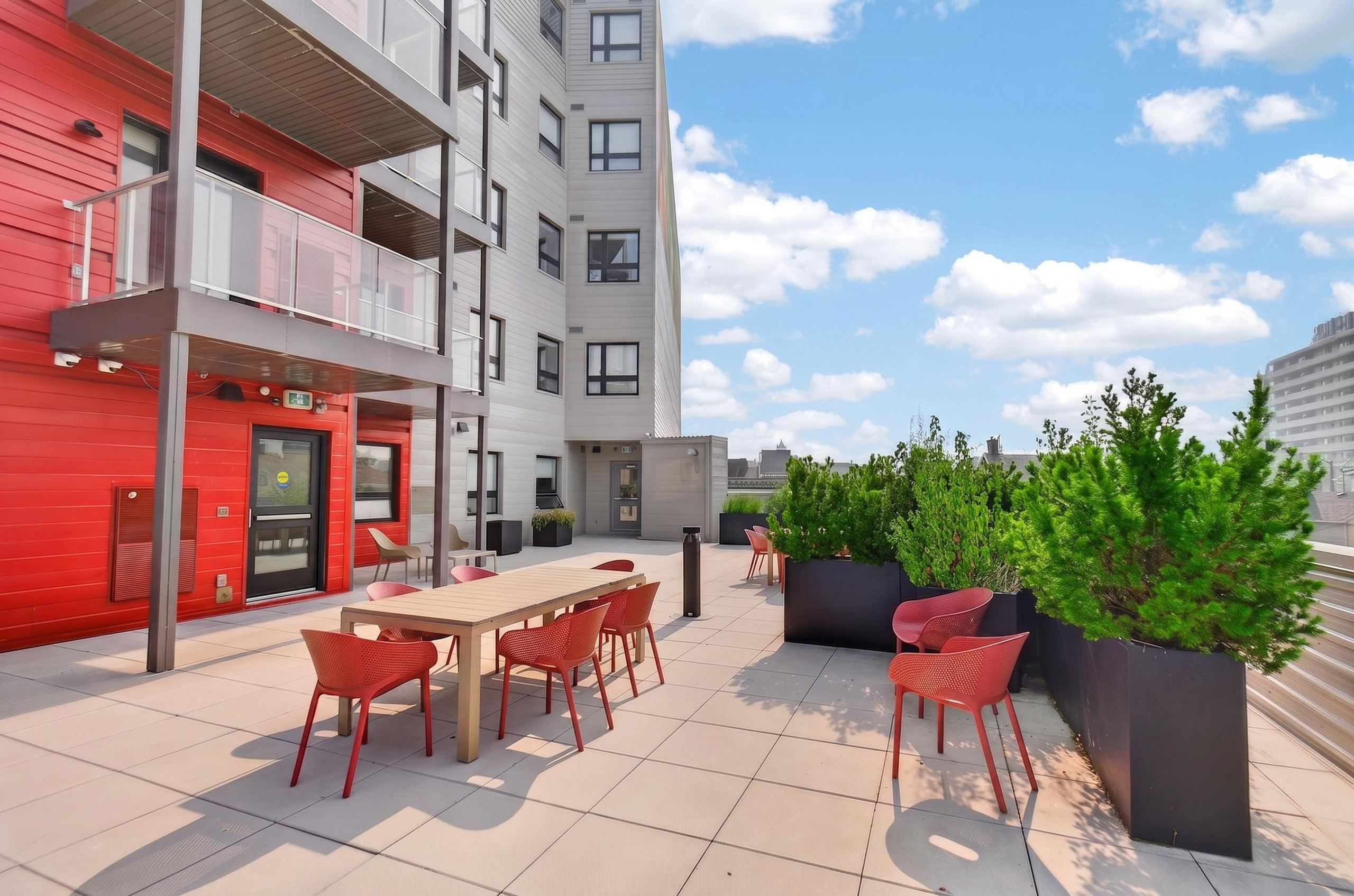 Modern Rooftop Patio