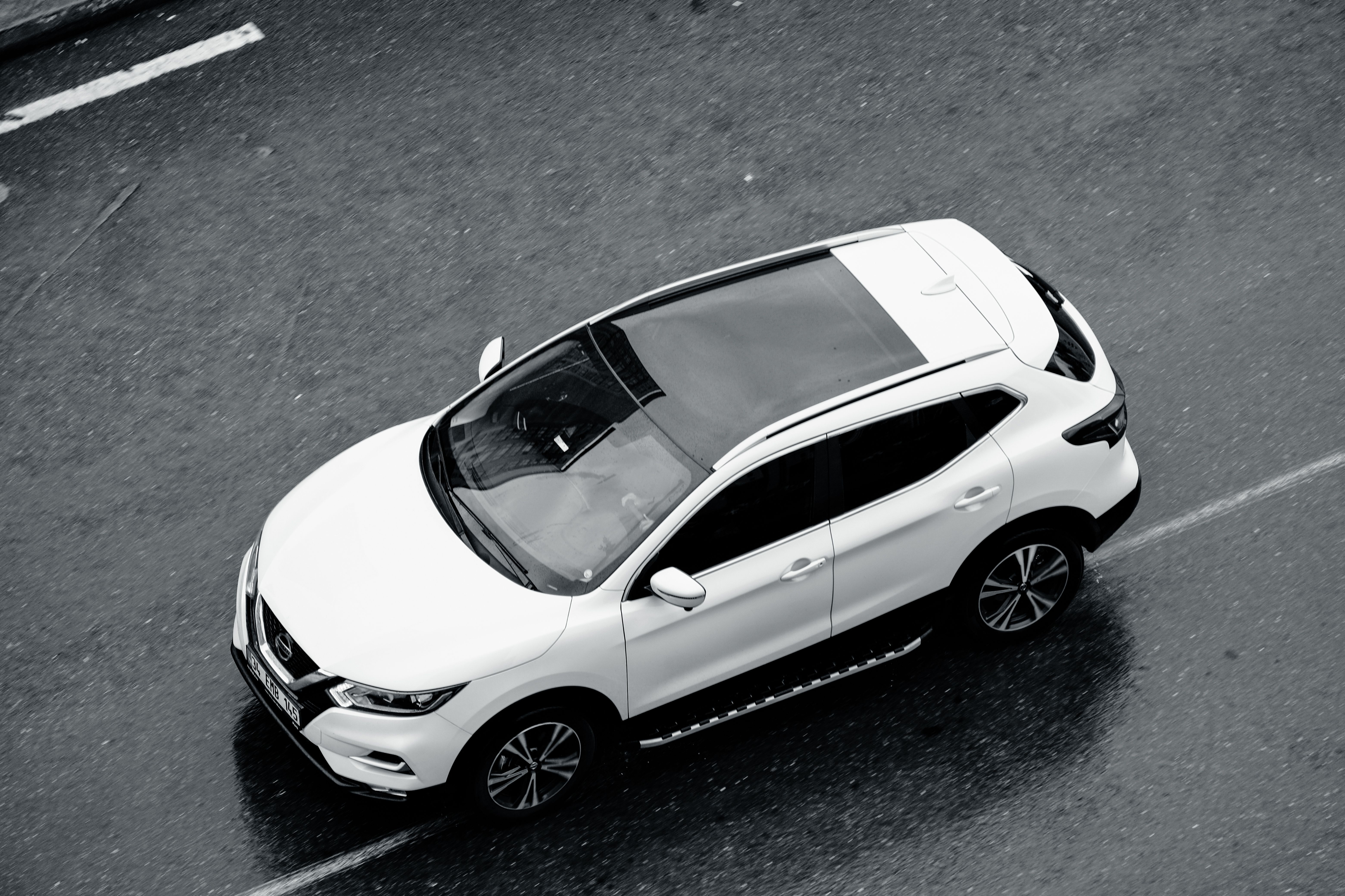 Modo car sharing White SUV on Road