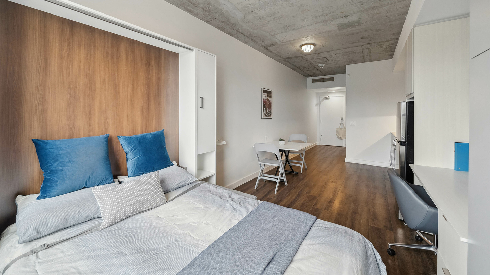 Furnished Bedroom in Oshawa student housing