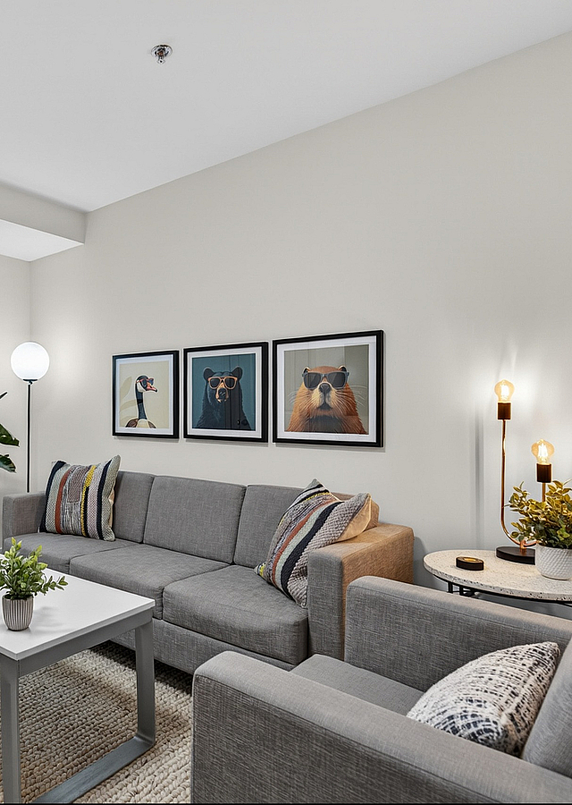 Foundry Princess - Cozy Living Room