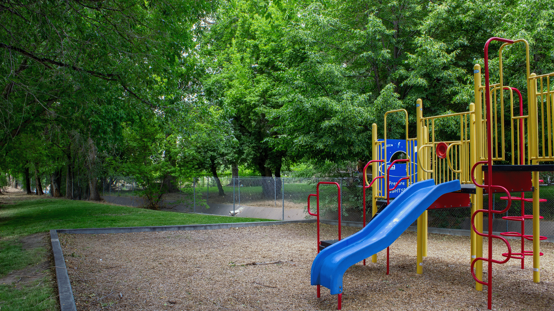 Stone Creek Apartments playground and open grassy area for kids and pets in Bountiful, Utah