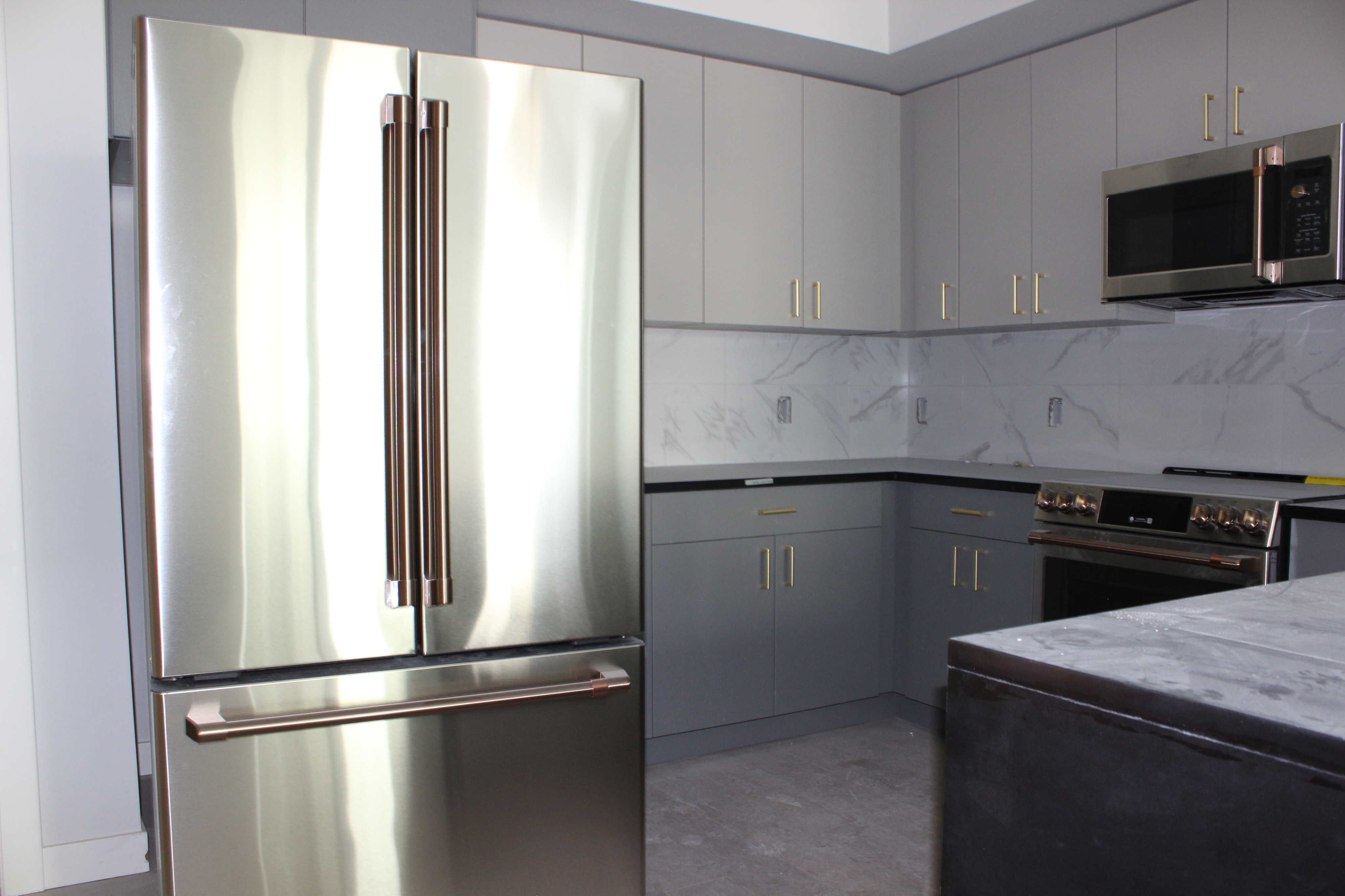 kitchen-with-appliances-and-tile-sugar-alley