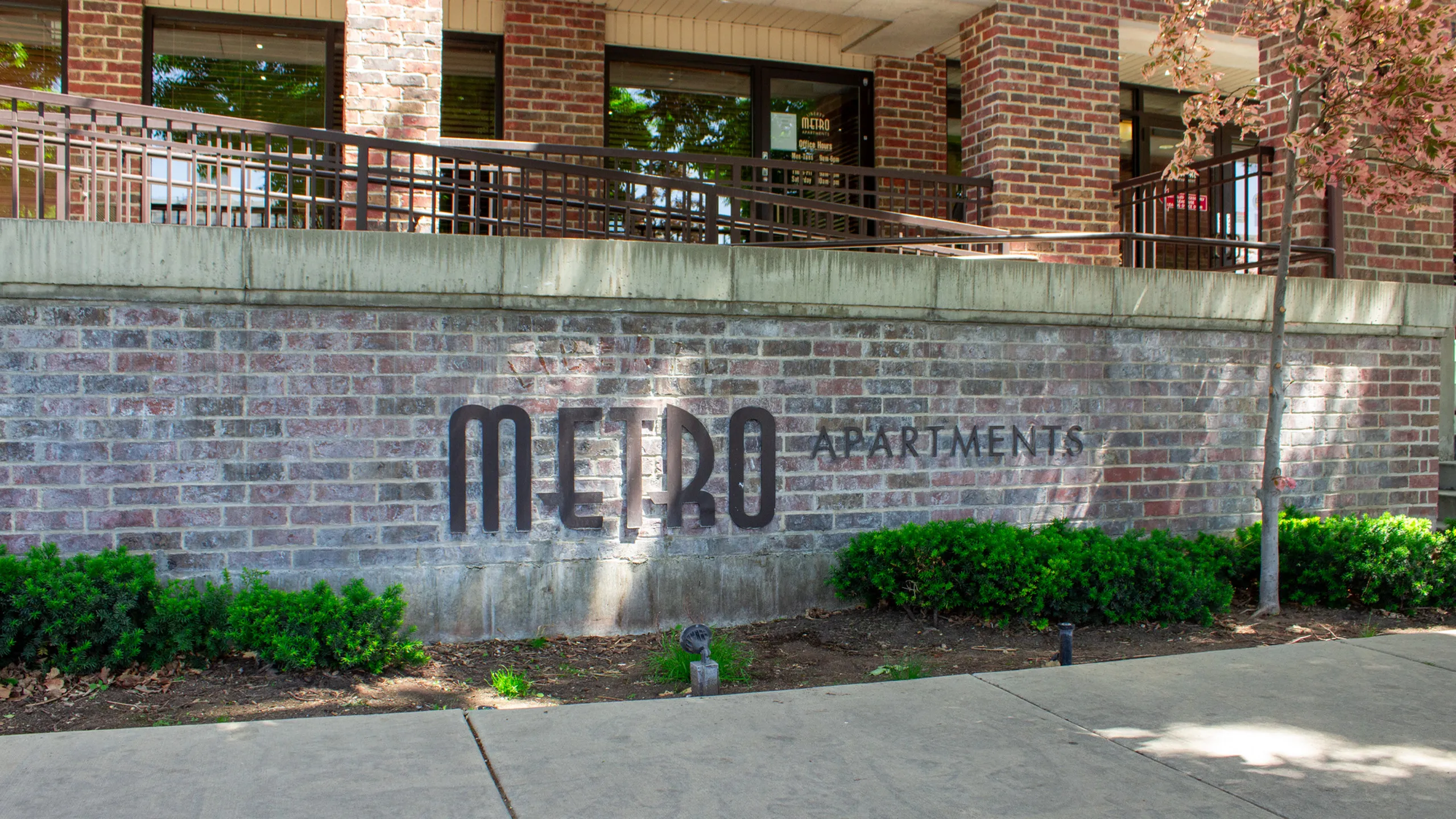 Metro Flats Sign