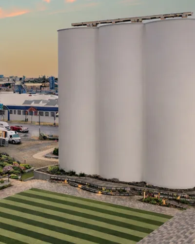 The Green Park in front of the Silos