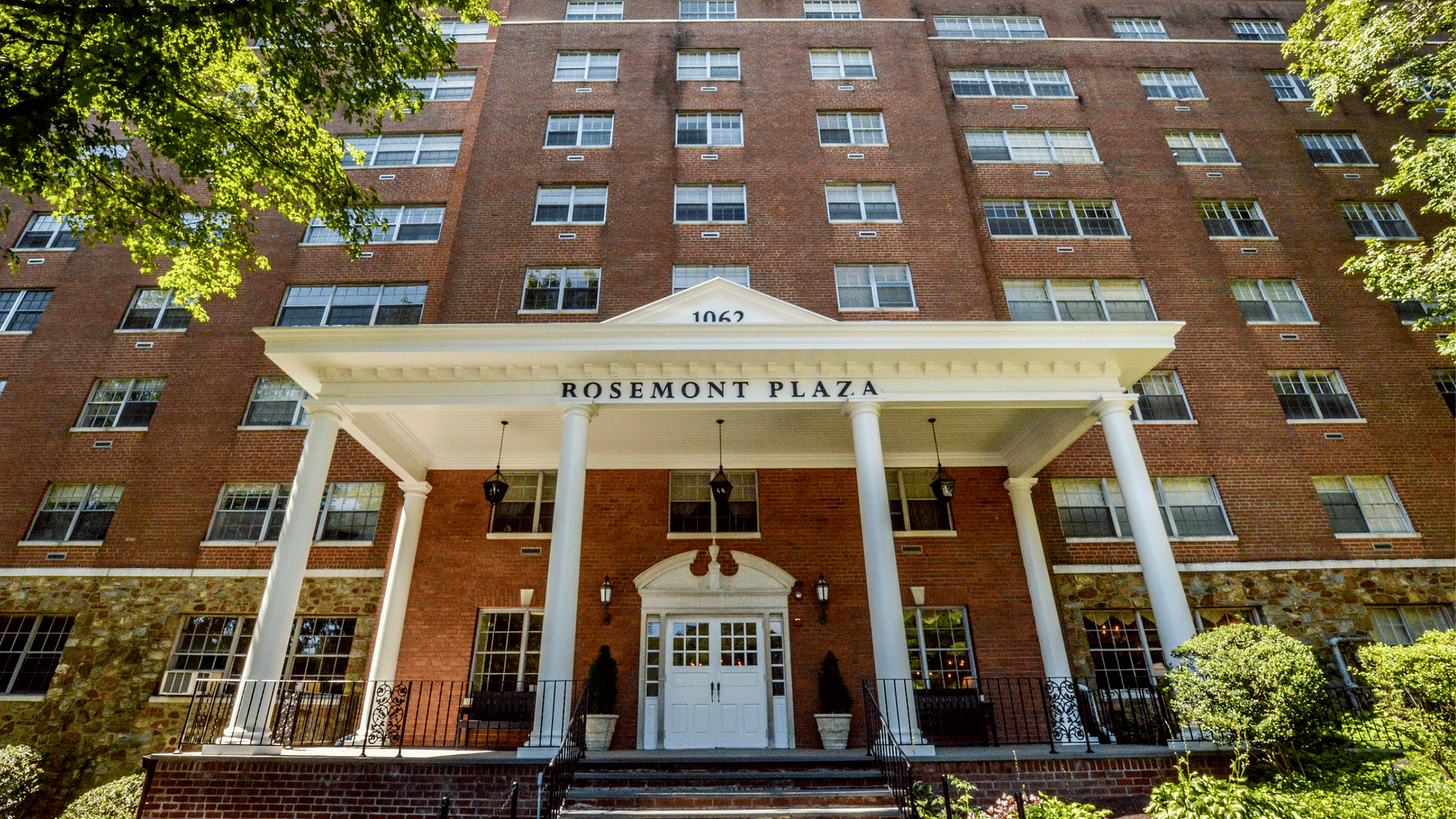 Rosemont Plaza Exterior