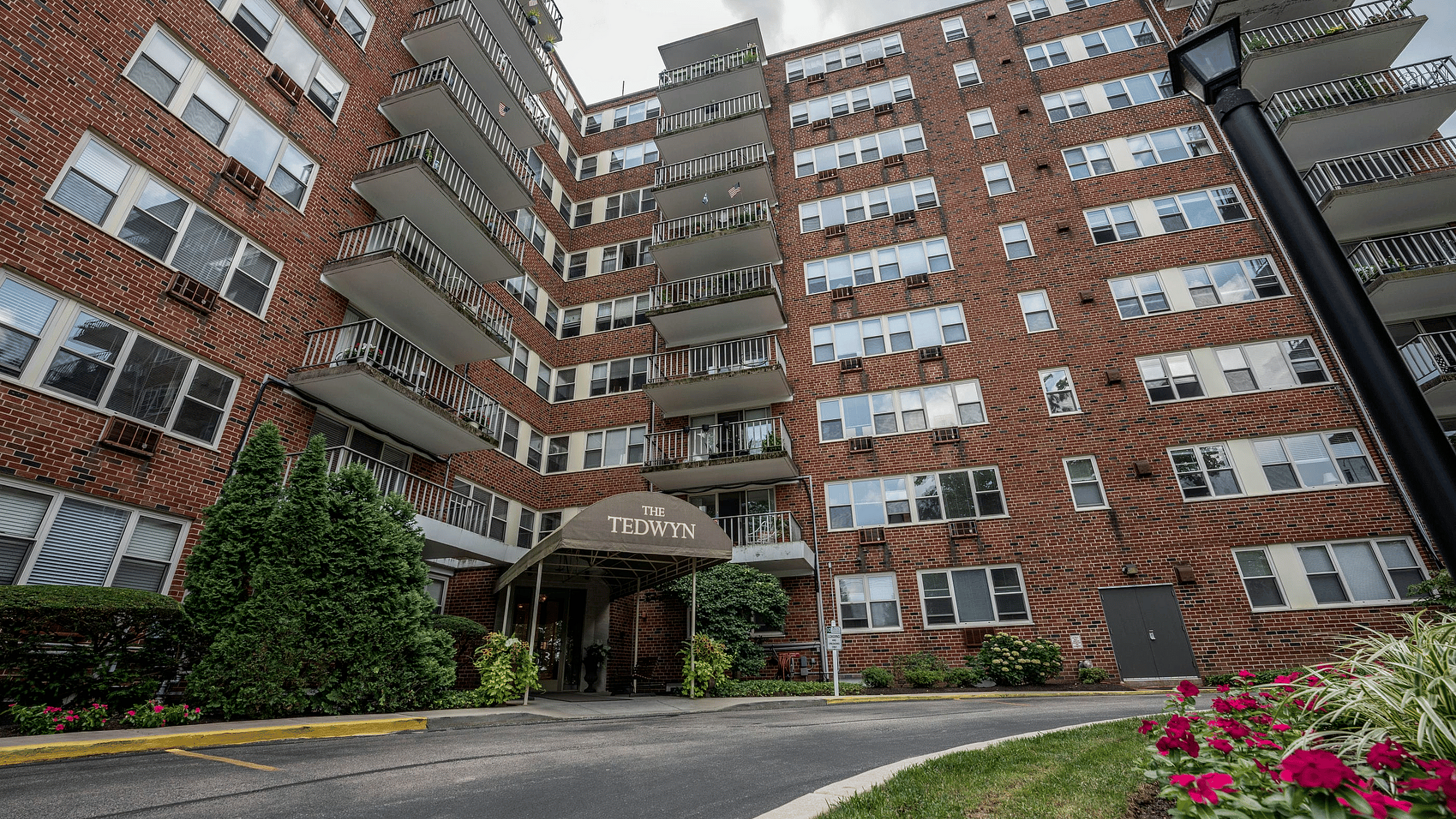 Bright and open large floorplans with ample living space at a 55+ community on the Main Line in Philadelphia.
