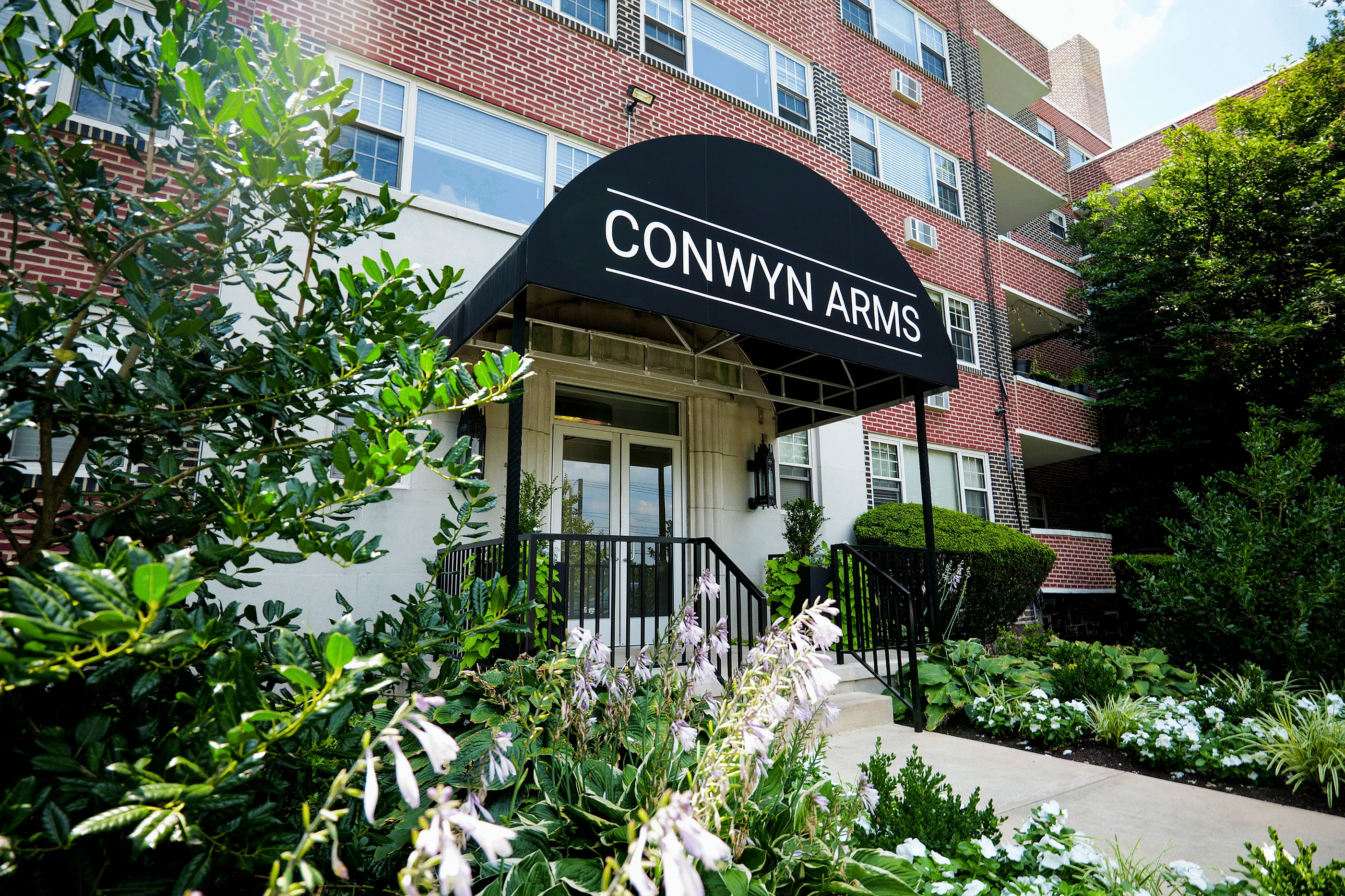 Apartment community in Bryn Mawr with tree‑lined surroundings and ample parking
