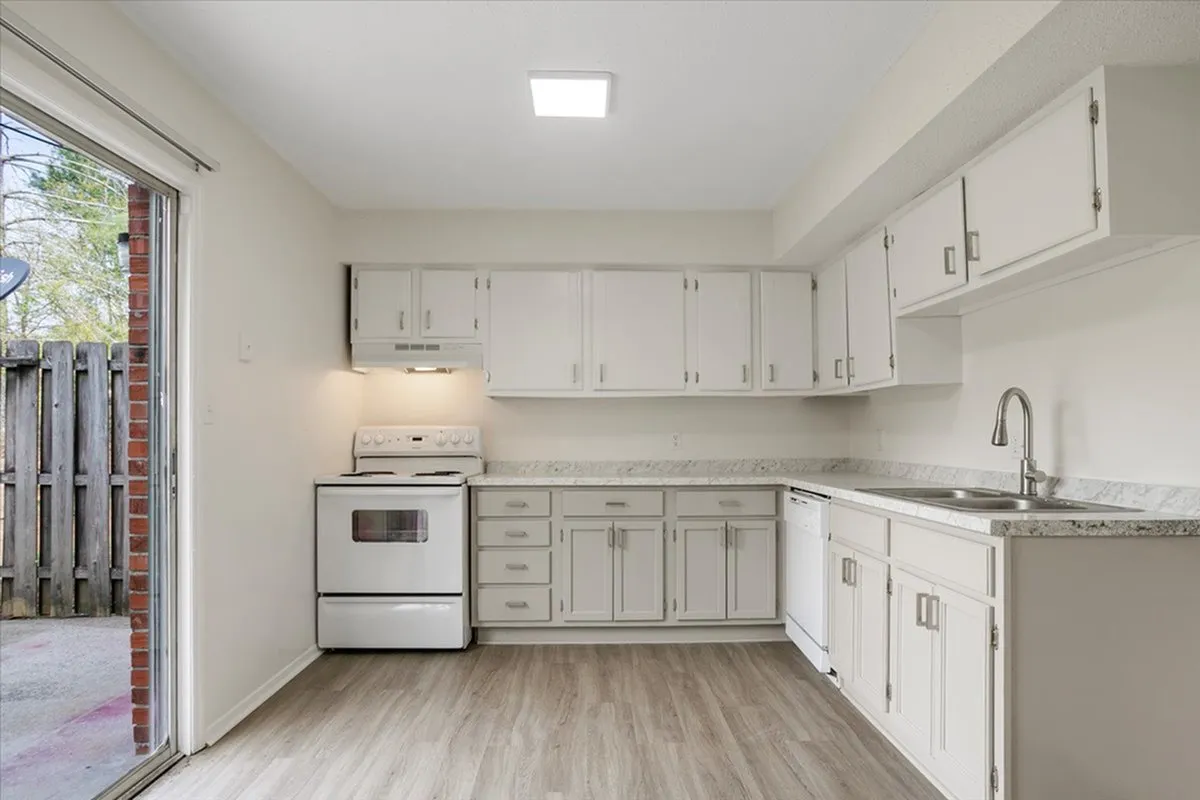 Kitchen (1)