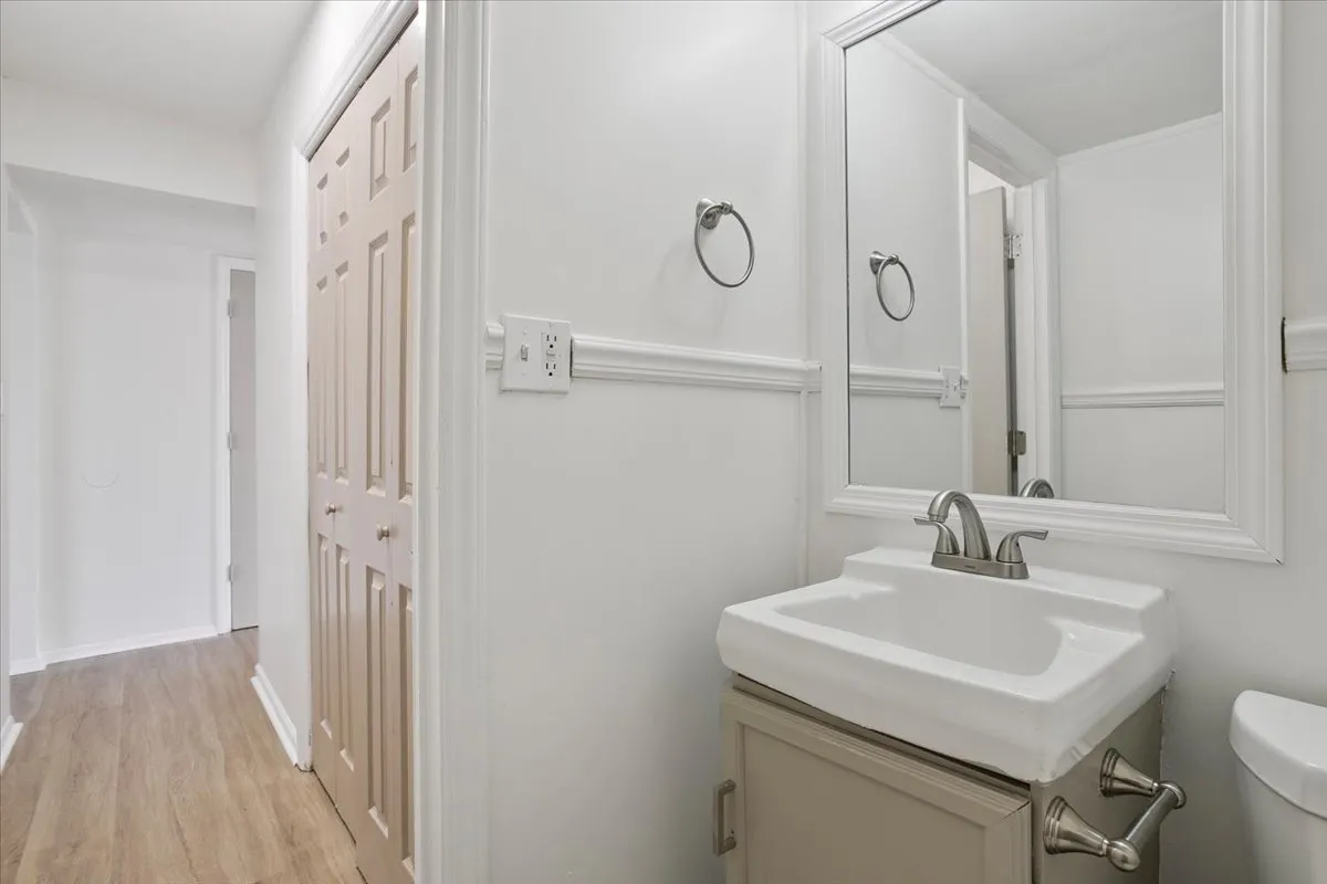1/2 Bath (1)