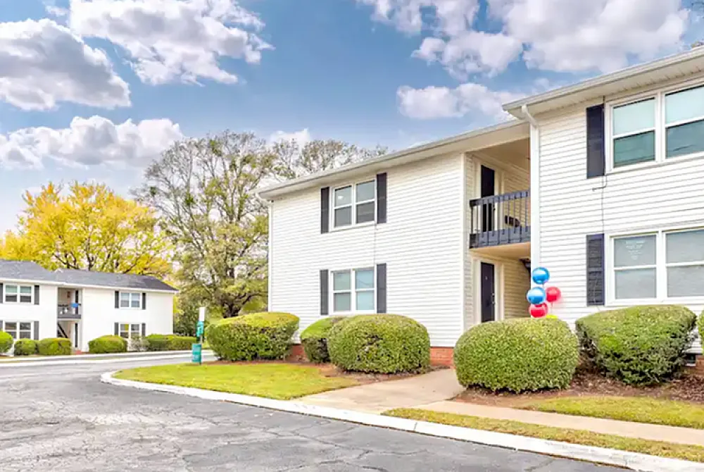 stylish and affordable apartments in Mauldin SC with pools