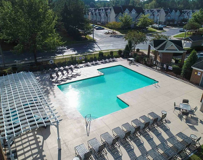 https://carolinacreekapts.prospectportal.com/