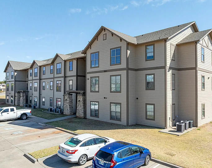 Enjoy the best of college living in Weatherford at The Lodge. Our student apartments near SWOSU offer essential amenities, including fast Wi-Fi for study sessions, a sparkling pool for relaxation, and a 24/7 fitness center. This is off-camp