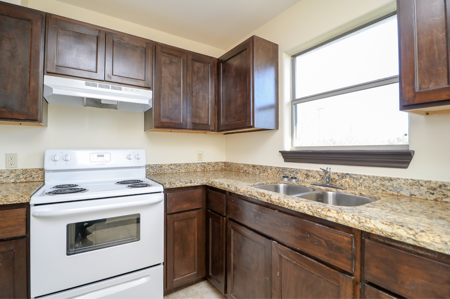 View Photos La Joya Apartments