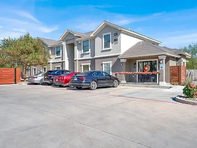 La Joya Apartments in Laredo, Texas - Exterior View