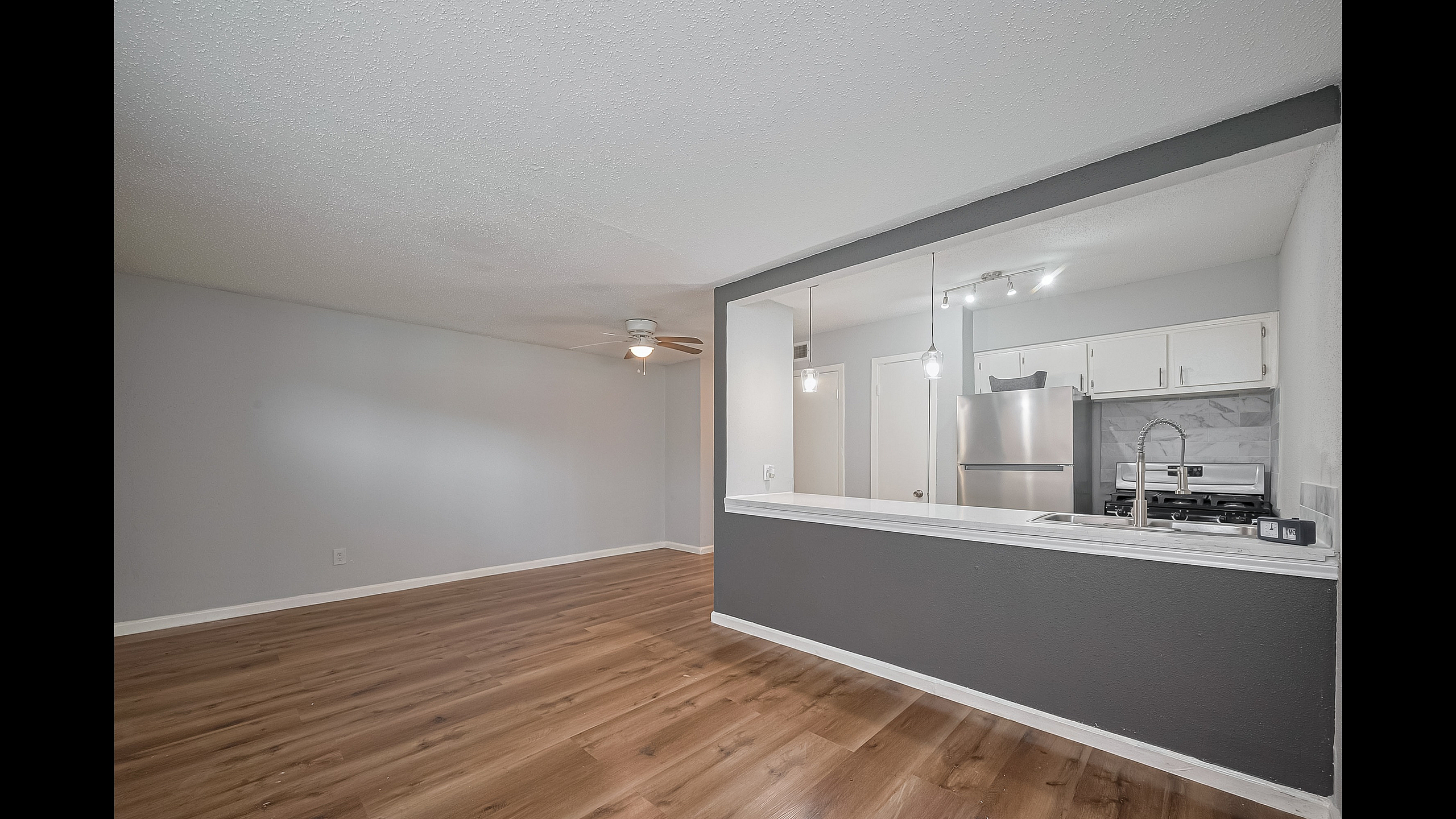Livingroom to Diningroom